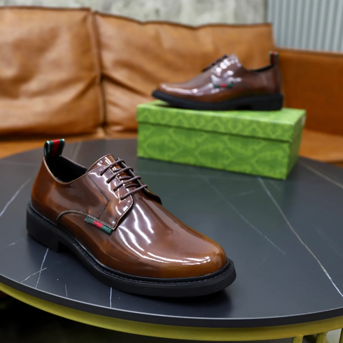 Ex-factory price: 540💰🙅‍♂️🙅‍♂️🙅‍♂️ Brand: GUCCI Standard code: Men's code 38-44 (45 can be customized) Grade: Same style as the official website Original order quality Material: Original cowhide surface Comfortable cowhide lining Original outsole Style category: Men's fashionable casual leather shoes Distinguished big-name luxury elements Top luxury Color: actual picture color